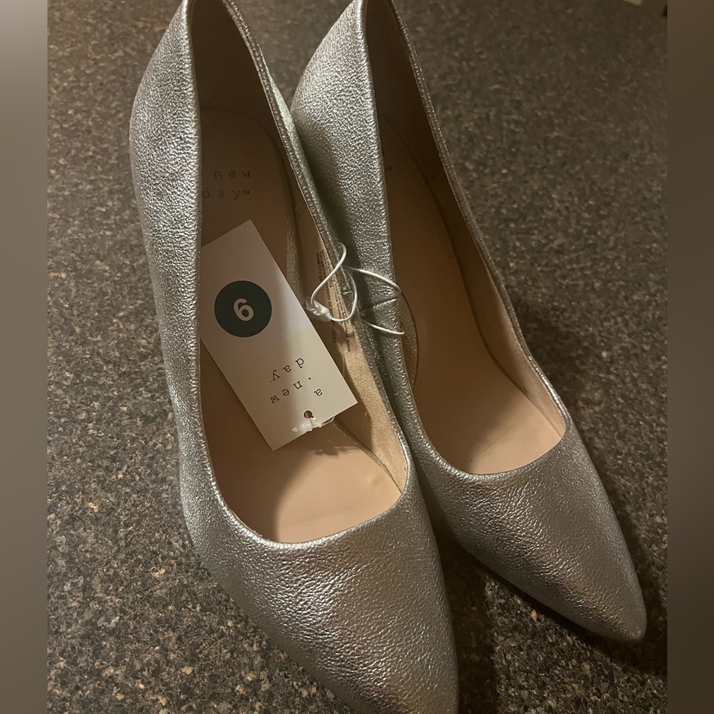 a new day Silver Heels - Picture 3 of 3